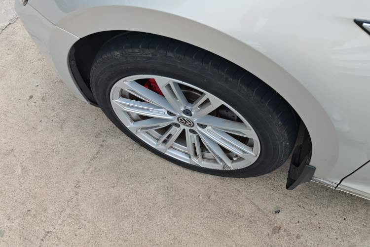 Used Volkswagen Magotan 2019 380TSI DSG Luxury Model China V Standard Left Front Wheel Hub