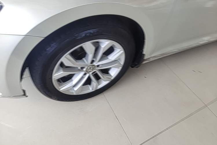 Used Volkswagen Magotan 2019 330TSI DSG Luxury Model China V Standard Left Front Wheel Hub