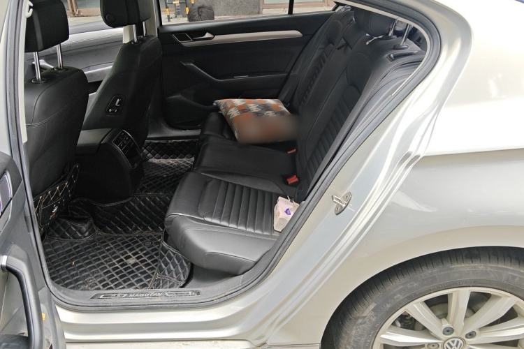 Used Volkswagen Magotan 2019 330TSI DSG Leading Model China VI Standard Left Rear Seat
