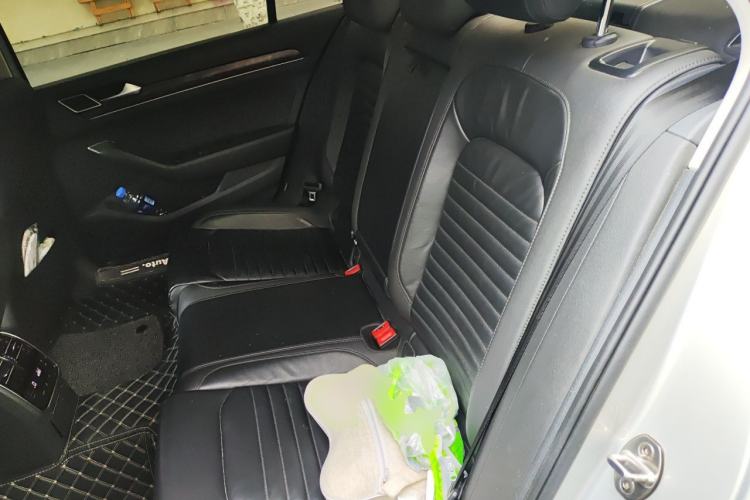 Used Volkswagen Magotan 2019 330TSI DSG Luxury Model China V Standard Left Rear Seat