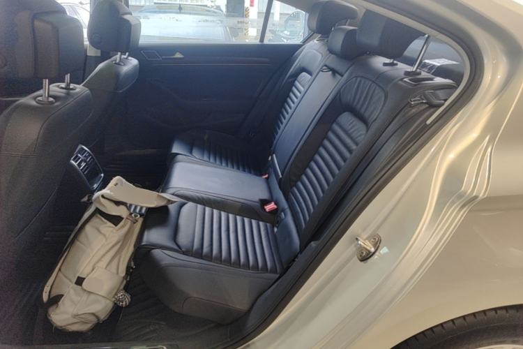 Used Volkswagen Magotan 2019 330TSI DSG Luxury Version China VI Standard Left Rear Seat