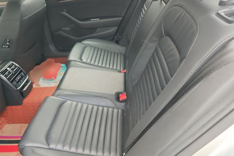 Used Volkswagen Magotan 2019 380TSI DSG Luxury Model China V Standard Left Rear Seat