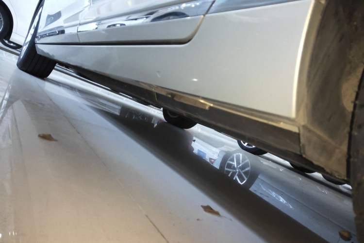 Used Volkswagen Magotan 2019 330TSI DSG Leading Edition China V Standard Left Side Sill