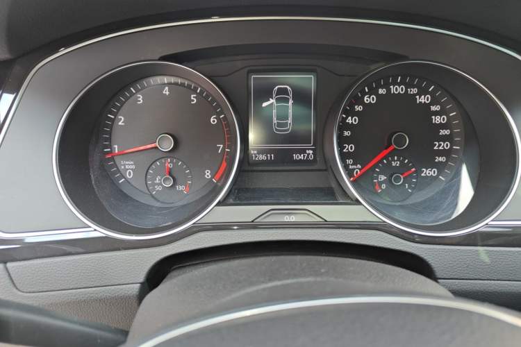 Used Volkswagen Magotan 2019 330TSI DSG Luxury Model China V Standard Odometer Close Up