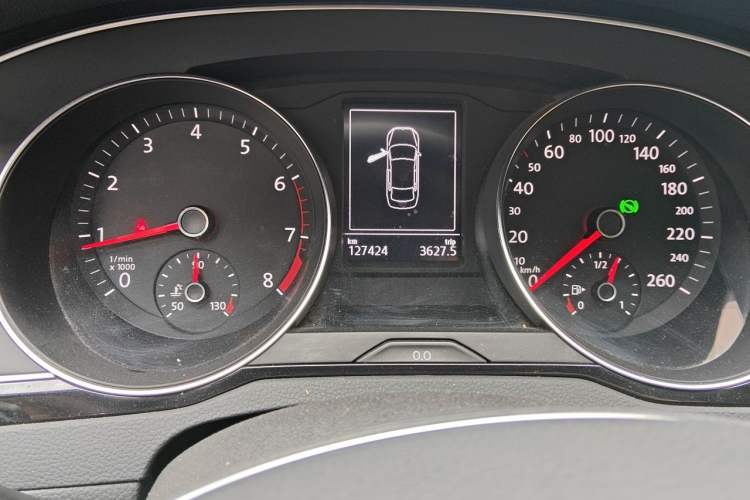 Used Volkswagen Magotan 2019 330TSI DSG Leading Model China VI Standard Odometer Close Up