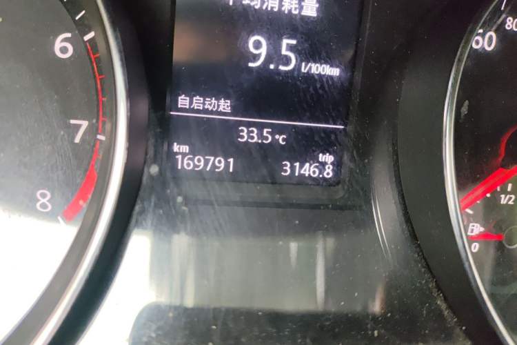Used Volkswagen Magotan 2019 330TSI DSG Luxury Model China V Standard Odometer Close Up