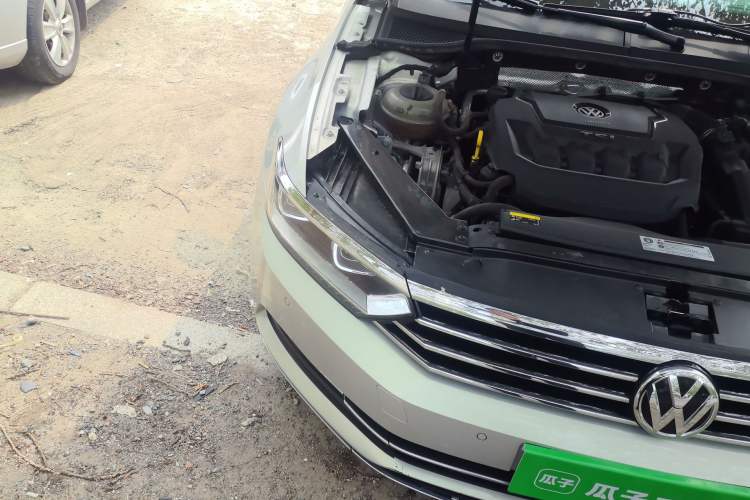Used Volkswagen Magotan 2019 330TSI DSG Leading Model China VI Standard Right Front Headlight