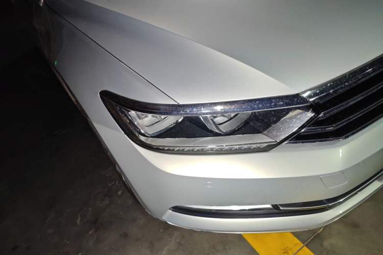 Used Volkswagen Magotan 2019 330TSI DSG Leading Model China VI Standard Right Front Headlight