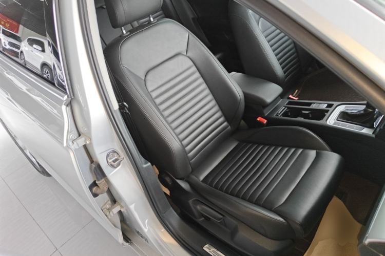 Used Volkswagen Magotan 2019 280TSI DSG Comfort Model China VI Standard Right Front Seat