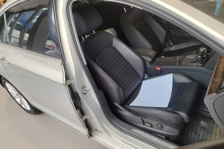Used Volkswagen Magotan 2019 330TSI DSG Luxury Version China VI Standard Right Front Seat