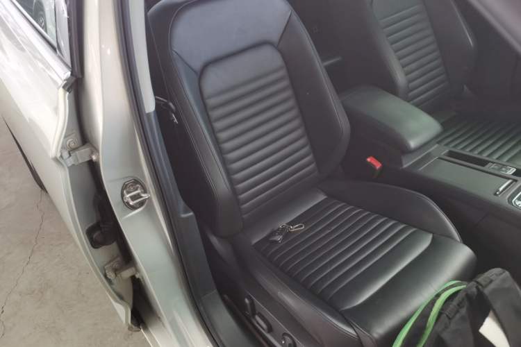 Used Volkswagen Magotan 2019 330TSI DSG Luxury Version China VI Standard Right Front Seat