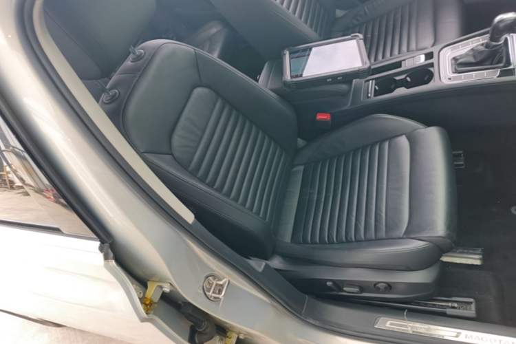 Used Volkswagen Magotan 2019 330TSI DSG Luxury Model China V Standard Right Front Seat