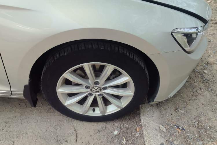 Used Volkswagen Magotan 2019 330TSI DSG Leading Model China VI Standard Right Front Wheel Hub