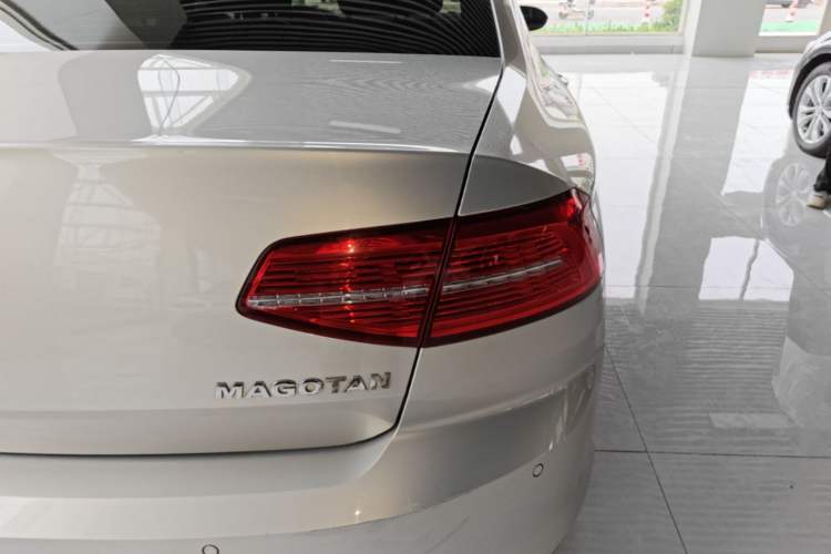 Used Volkswagen Magotan 2019 280TSI DSG Comfort Model China VI Standard Right Rear Taillight