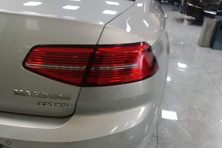 Used Volkswagen Magotan 2019 330TSI DSG Leading Model China VI Standard Right Rear Taillight