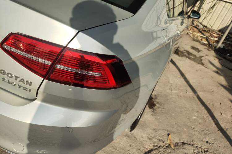 Used Volkswagen Magotan 2019 330TSI DSG Leading Edition China V Standard Right Rear Taillight