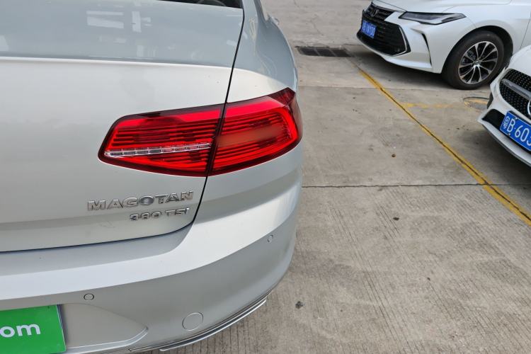 Used Volkswagen Magotan 2019 380TSI DSG Luxury Model China V Standard Right Rear Taillight