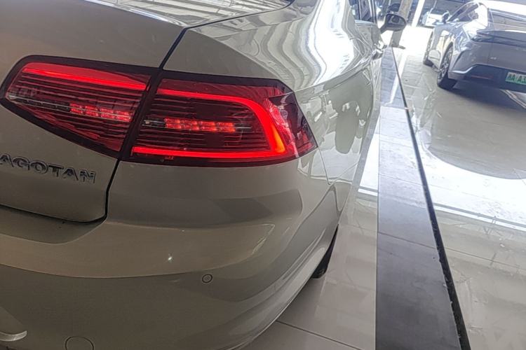 Used Volkswagen Magotan 2019 330TSI DSG Luxury Model China V Standard Right Rear Taillight