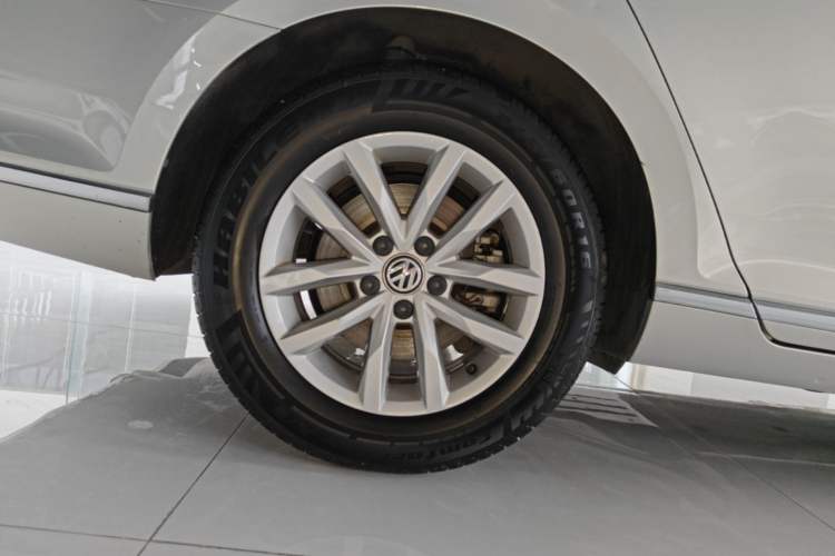 Used Volkswagen Magotan 2019 280TSI DSG Comfort Model China VI Standard Right Rear Wheel Hub