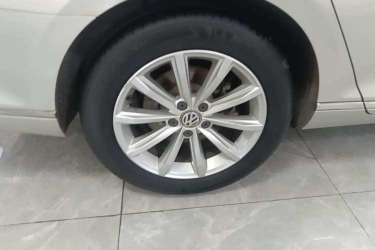 Used Volkswagen Magotan 2019 330TSI DSG Leading Model China VI Standard Right Rear Wheel Hub