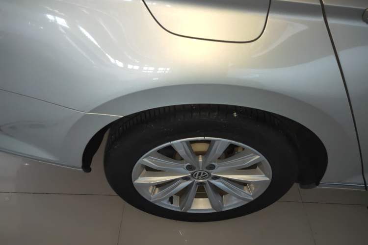 Used Volkswagen Magotan 2019 330TSI DSG Leading Edition China V Standard Right Rear Wheel Hub