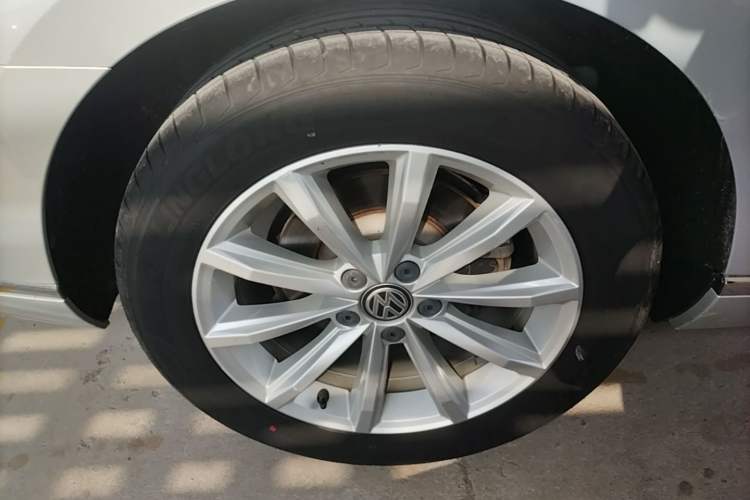 Used Volkswagen Magotan 2019 280TSI DSG Leading Model China VI Standard Right Rear Wheel Hub