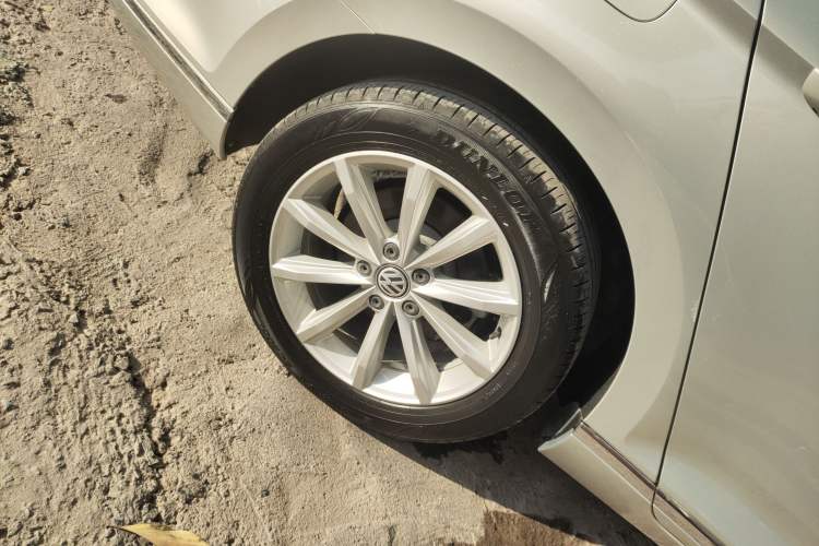 Used Volkswagen Magotan 2019 330TSI DSG Leading Edition China V Standard Right Rear Wheel Hub
