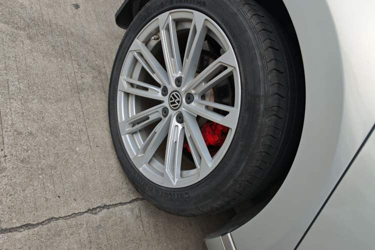 Used Volkswagen Magotan 2019 380TSI DSG Luxury Model China V Standard Right Rear Wheel Hub