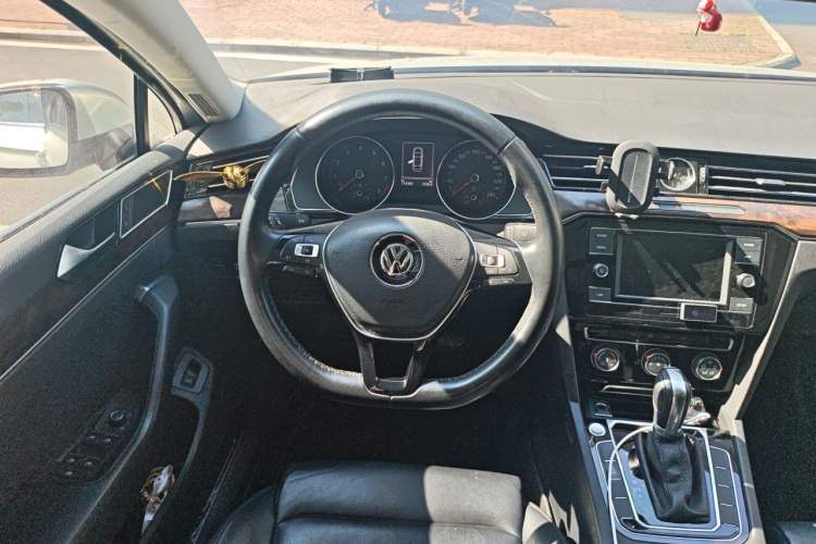 Used Volkswagen Magotan 2019 330TSI DSG Leading Model China VI Standard Steering Wheel