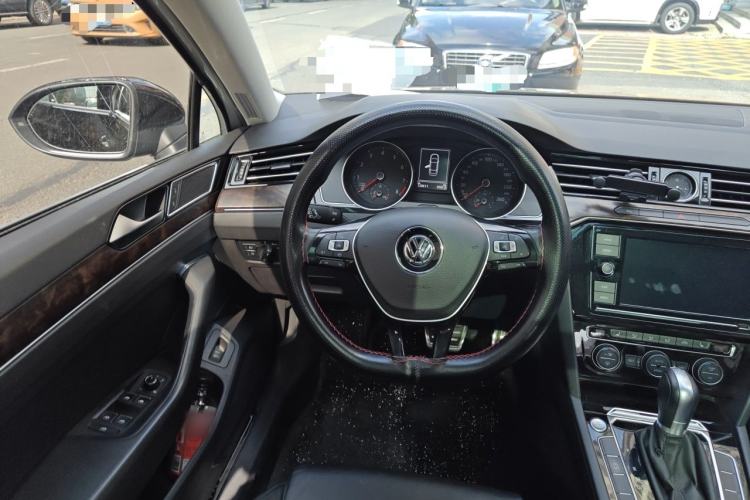 Used Volkswagen Magotan 2019 330TSI DSG Luxury Model China V Standard Steering Wheel