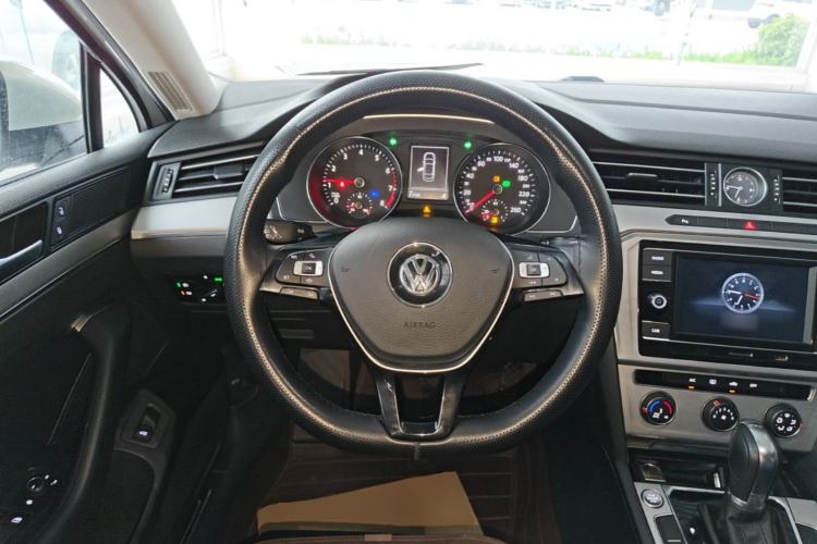 Used Volkswagen Magotan 2019 280TSI DSG Comfort Model China VI Standard Steering Wheel