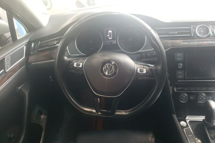 Used Volkswagen Magotan 2019 330TSI DSG Luxury Version China VI Standard Steering Wheel