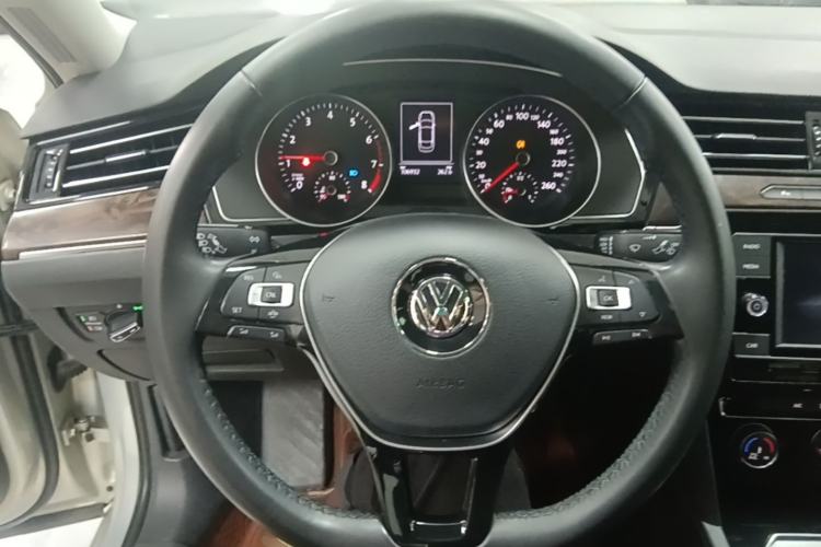 Used Volkswagen Magotan 2019 330TSI DSG Leading Model China VI Standard Steering Wheel