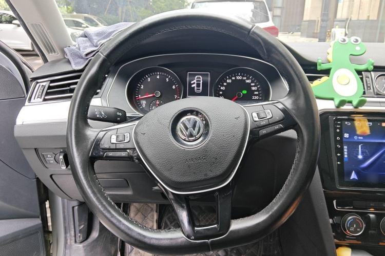 Used Volkswagen Magotan 2019 330TSI DSG Leading Model China VI Standard Steering Wheel