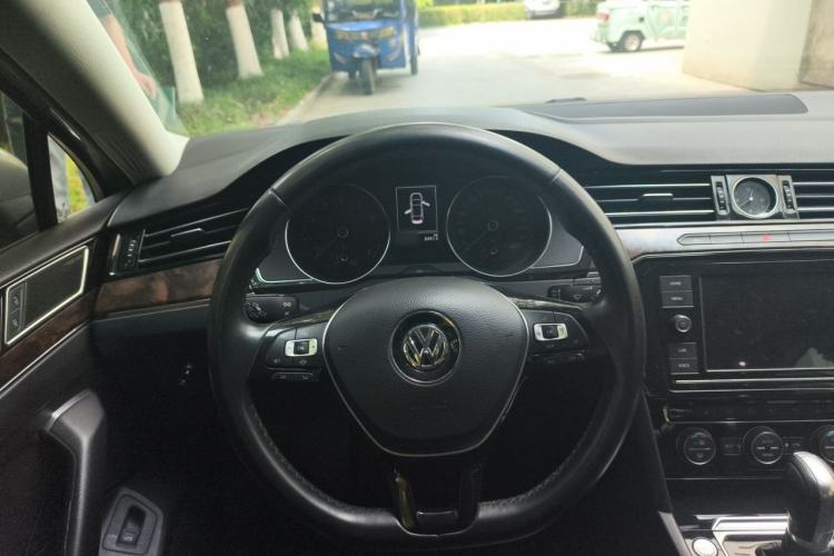 Used Volkswagen Magotan 2019 330TSI DSG Luxury Model China V Standard Steering Wheel