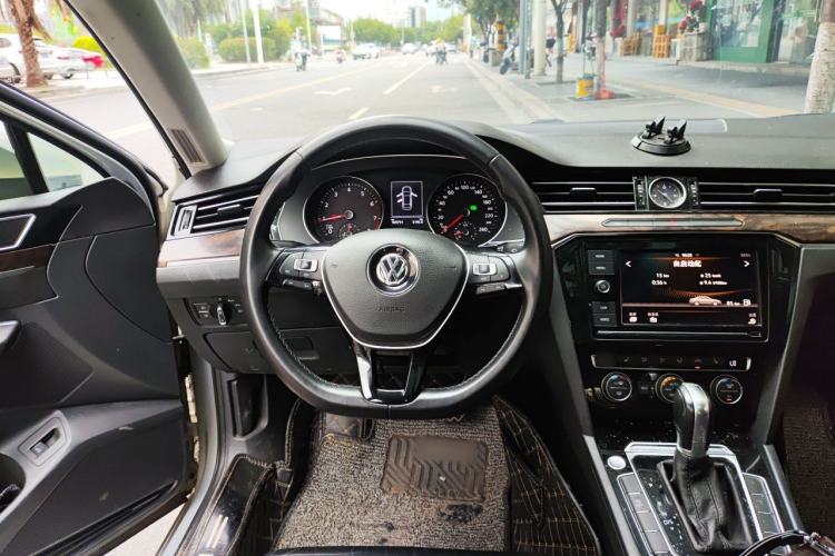 Used Volkswagen Magotan 2019 330TSI DSG Luxury Model China V Standard Steering Wheel