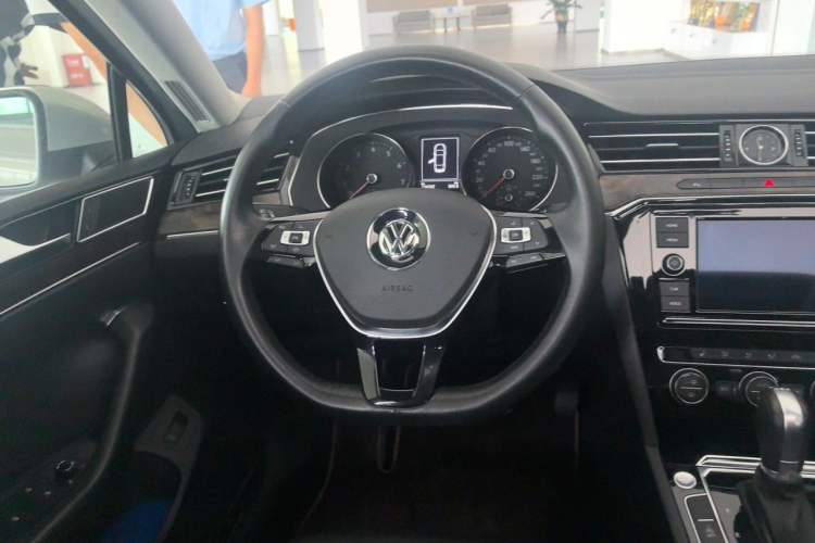 Used Volkswagen Magotan 2019 380TSI DSG Luxury Model China V Standard Steering Wheel