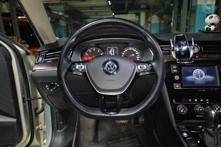 Used Volkswagen Magotan 2019 330TSI DSG Leading Model China VI Standard Steering Wheel