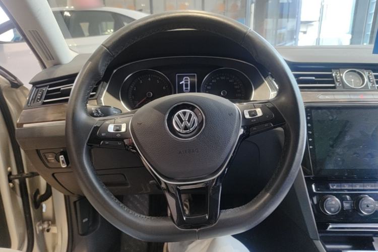 Used Volkswagen Magotan 2019 330TSI DSG Luxury Version China VI Standard Steering Wheel