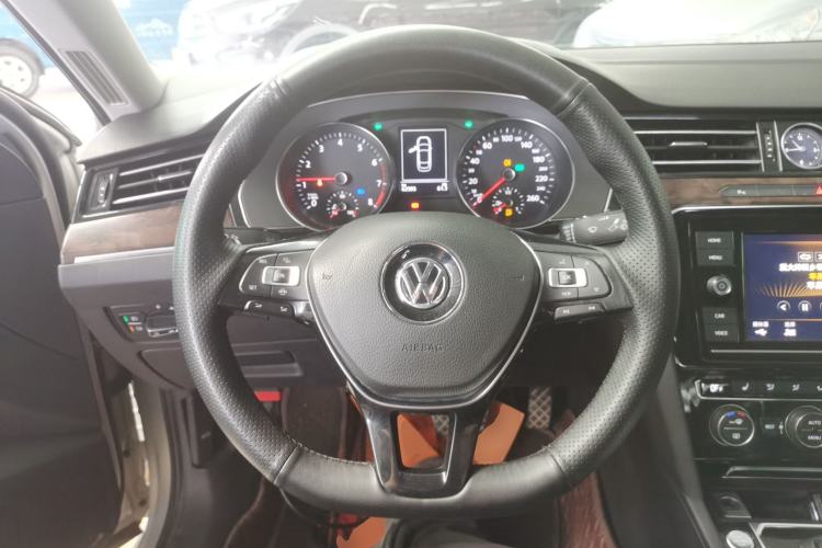 Used Volkswagen Magotan 2019 330TSI DSG Luxury Version China VI Standard Steering Wheel