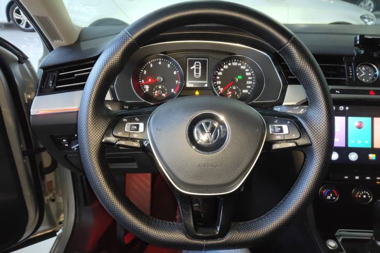 Used Volkswagen Magotan 2019 330TSI DSG Leading Edition China V Standard Steering Wheel