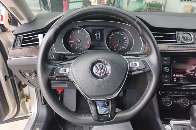 Used Volkswagen Magotan 2019 330TSI DSG Luxury Model China V Standard Steering Wheel