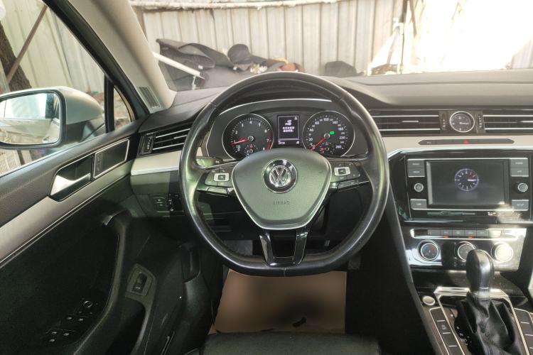 Used Volkswagen Magotan 2019 330TSI DSG Leading Edition China V Standard Steering Wheel