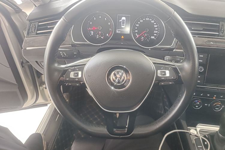 Used Volkswagen Magotan 2019 330TSI DSG Luxury Model China V Standard Steering Wheel