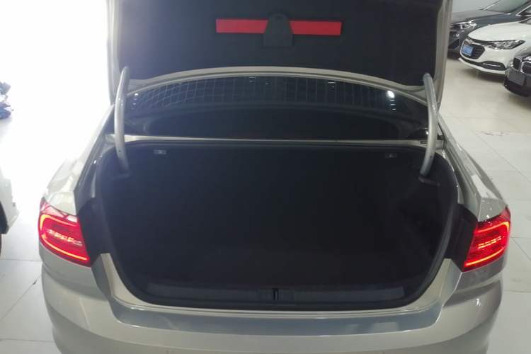 Used Volkswagen Magotan 2019 330TSI DSG Luxury Version China VI Standard Trunk