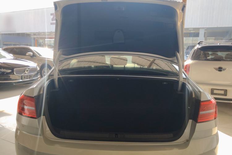 Used Volkswagen Magotan 2019 330TSI DSG Leading Edition China V Standard Trunk