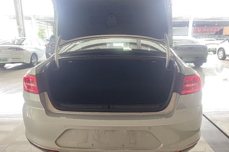 Used Volkswagen Magotan 2019 330TSI DSG Luxury Model China V Standard Trunk