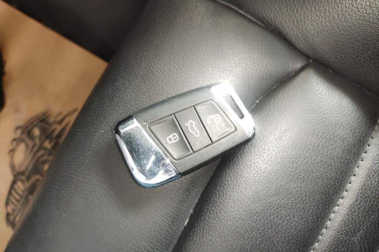 Used Volkswagen Magotan 2019 330TSI DSG Leading Edition China V Standard Vehicle Key
