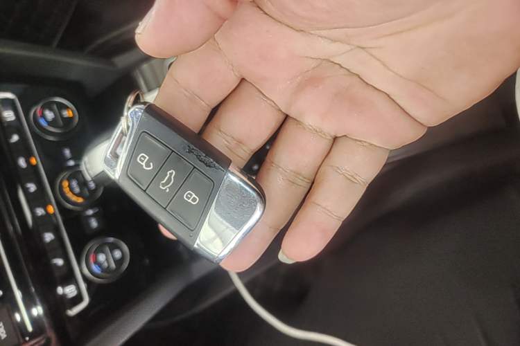 Used Volkswagen Magotan 2019 330TSI DSG Luxury Model China V Standard Vehicle Key
