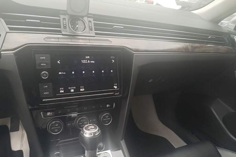 Used Volkswagen Magotan 2019 330TSI DSG Luxury Version China VI Standard Audio And AC Panel